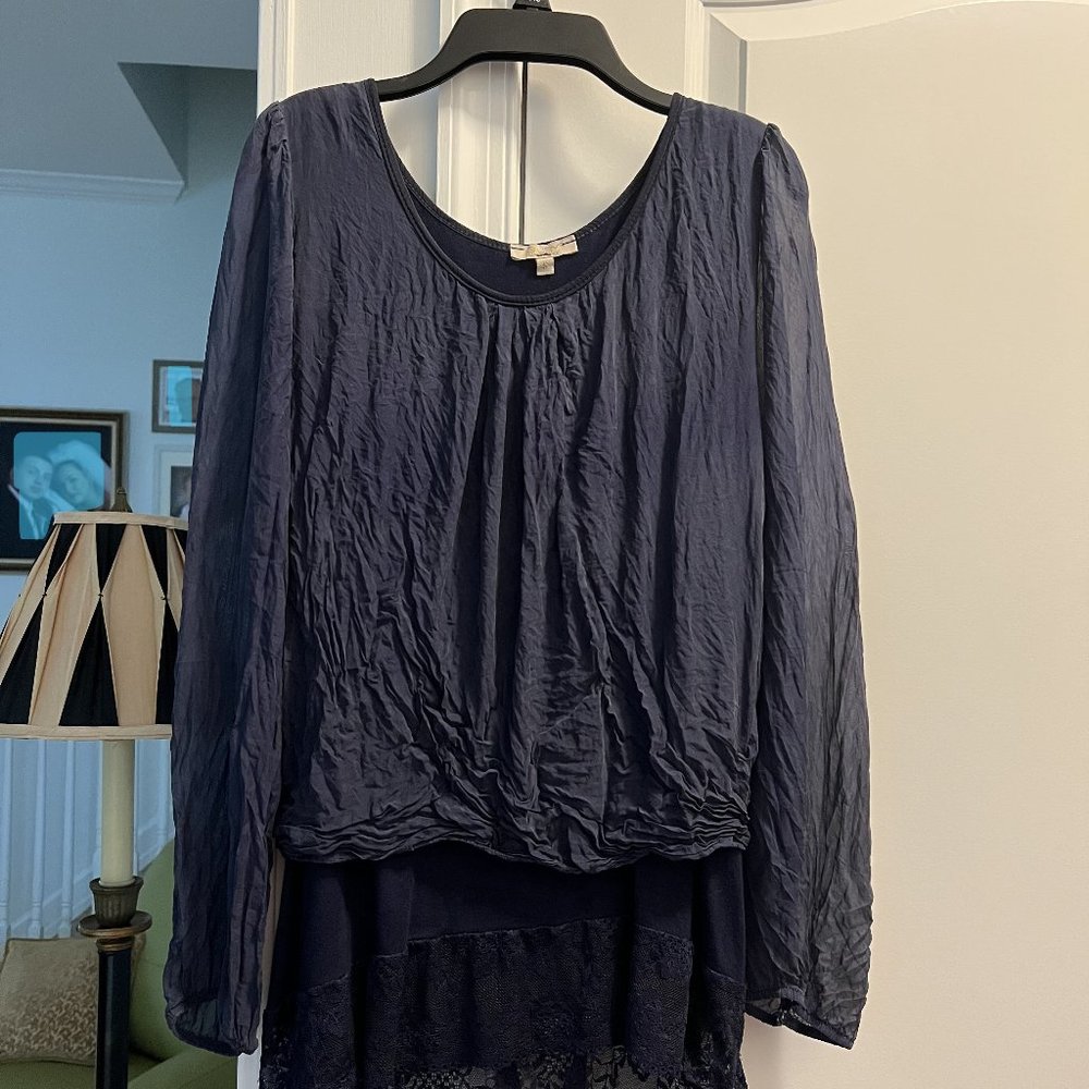 Gusy Woman long-sleeve blouse.